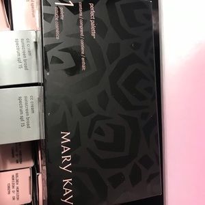 Mary Kay The Perfect Palette. Brand New in box.